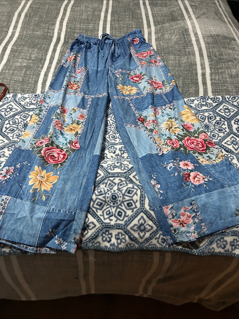 Women's Blue Floral Patchwork Wide-Leg linen pants